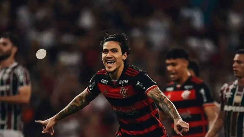 Flamengo bate Flu com gol de pênalti e segue líder do Brasileirão